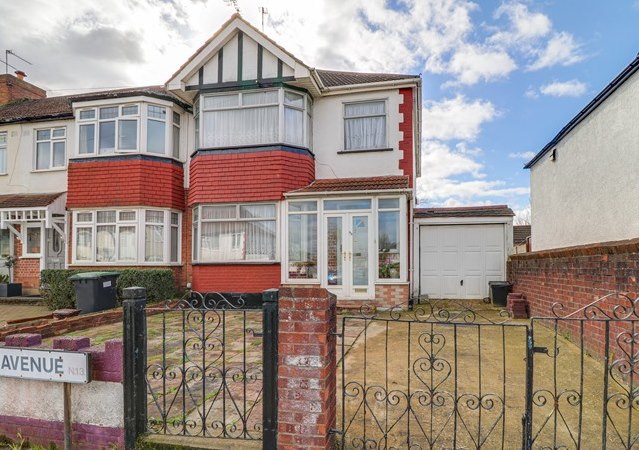 NEW PARK AVENUE, PALMERS GREEN, N13